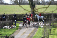 Fernie with Quorn hounds at Carlton Curlieu Manor 2019