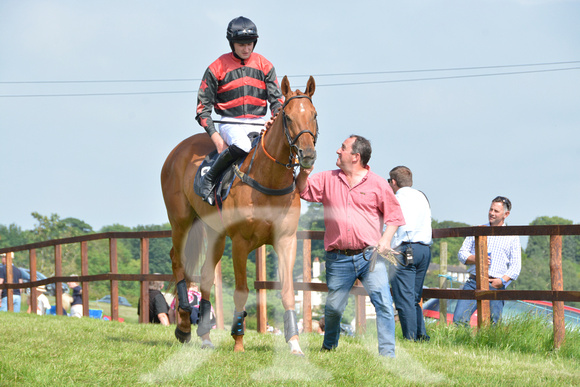 The woodland Pytchley Point to Point 2018 149